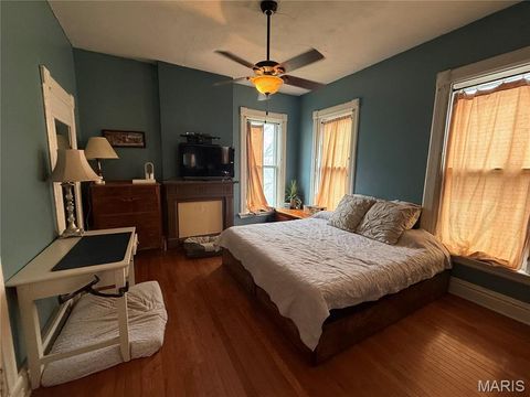 Tiny photo for 918 Center Street, Hannibal, MO 63401 (MLS # 26018429)