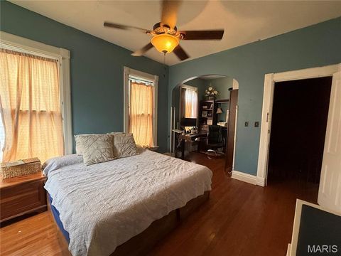 Tiny photo for 918 Center Street, Hannibal, MO 63401 (MLS # 26018429)