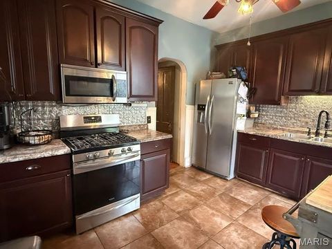 Tiny photo for 918 Center Street, Hannibal, MO 63401 (MLS # 26018429)