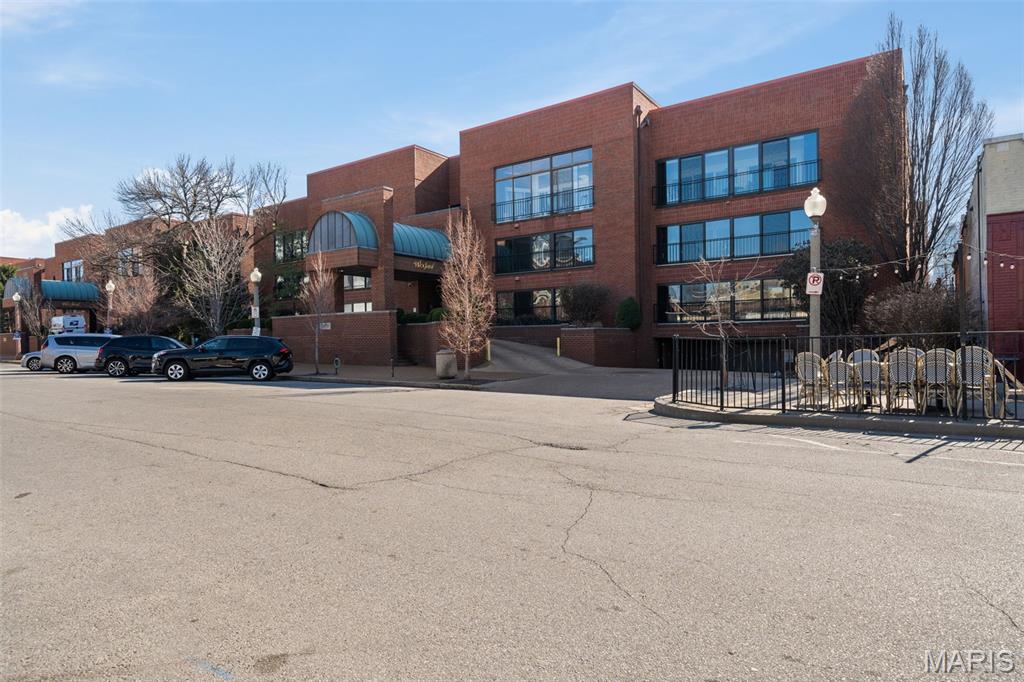 4570 Laclede Avenue 205