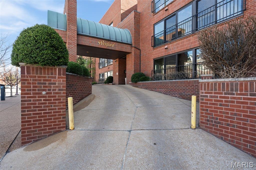 4570 Laclede Avenue 205