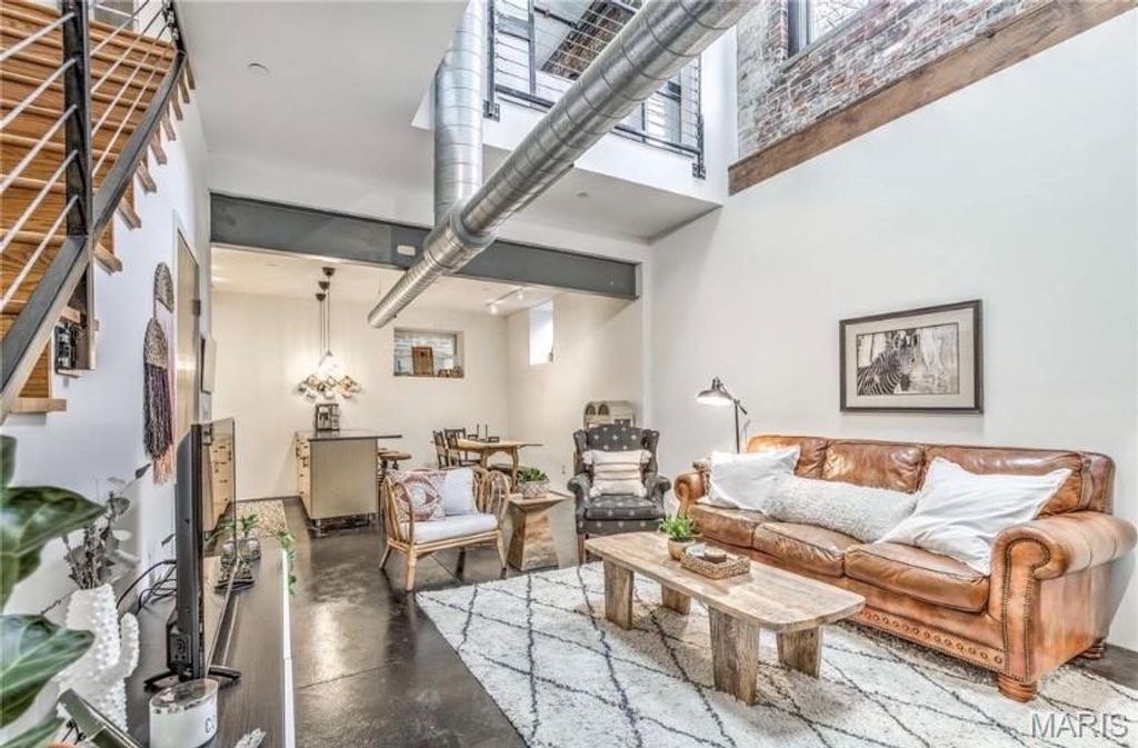Photo of 2401 S 12th Street #206, St Louis, MO 63104 (MLS # 26026972)
