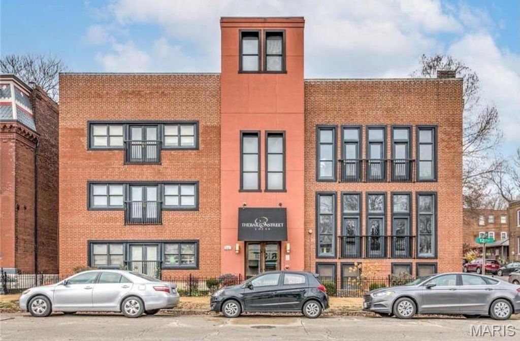 Photo of 2401 S 12th Street #206, St Louis, MO 63104 (MLS # 26026972)