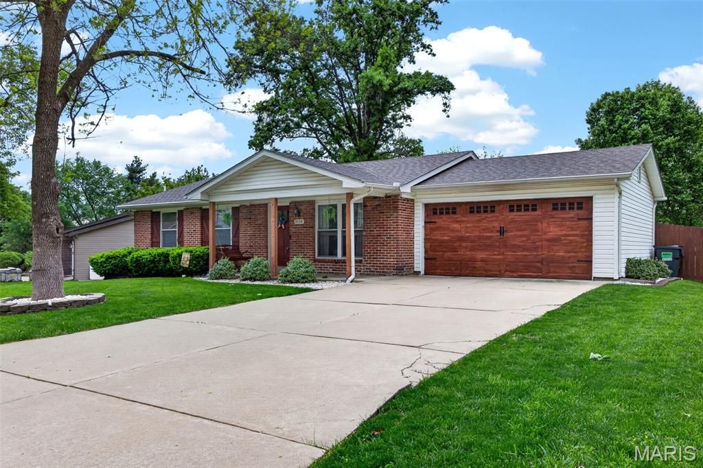 Photo of 3118 Woodbridge Drive, St Charles, MO 63303 (MLS # 26025281)
