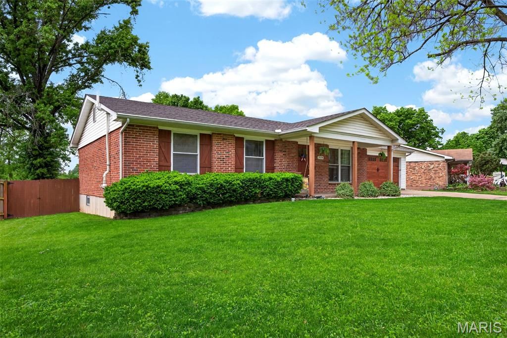 Photo of 3118 Woodbridge Drive, St Charles, MO 63303 (MLS # 26025281)