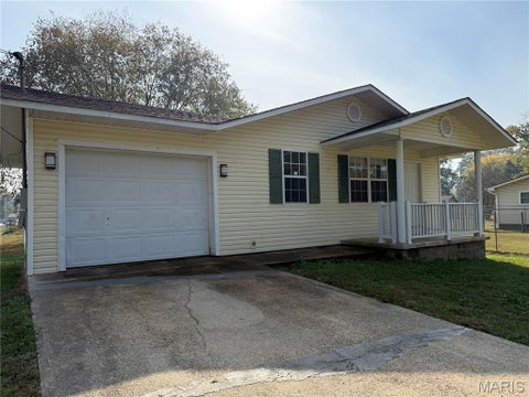 Photo of 518 Nickey Street, Poplar Bluff, MO 63901 (MLS # 26069572)