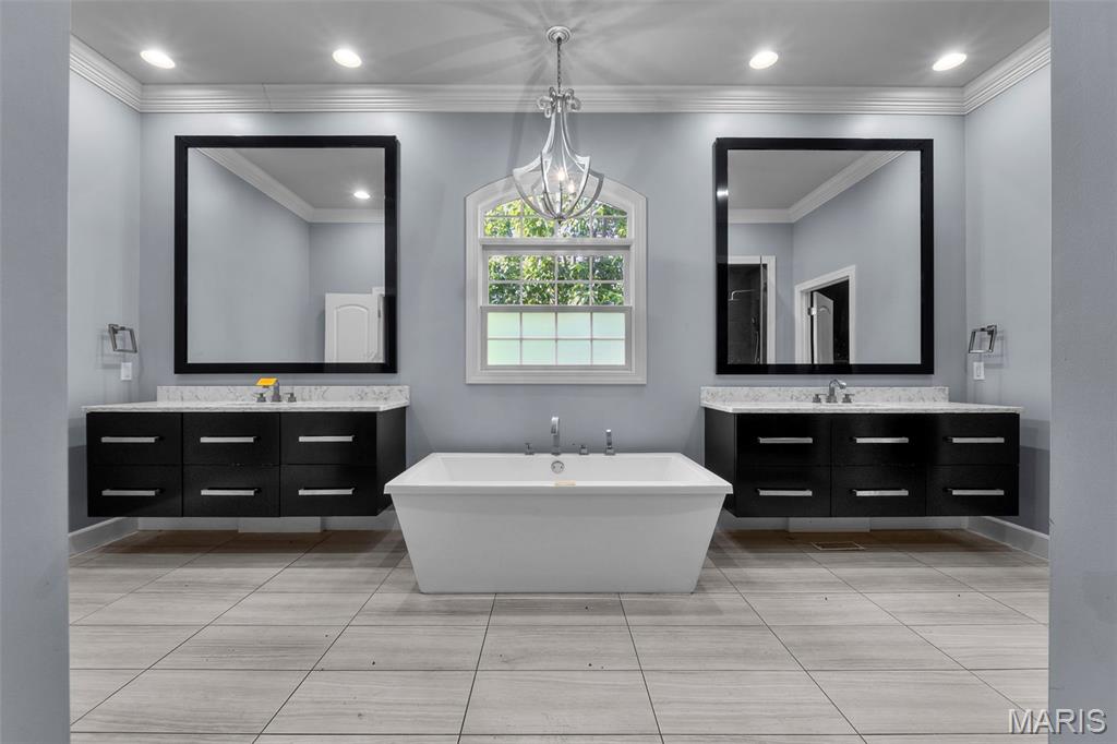 Windwood Lake Estate - Residential