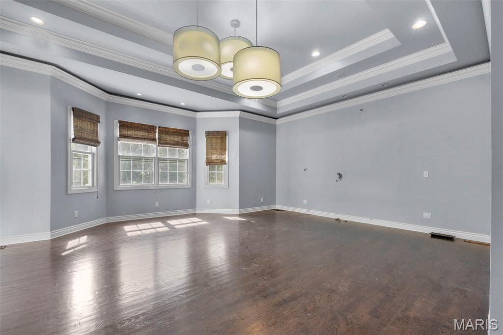 Windwood Lake Estate - Residential