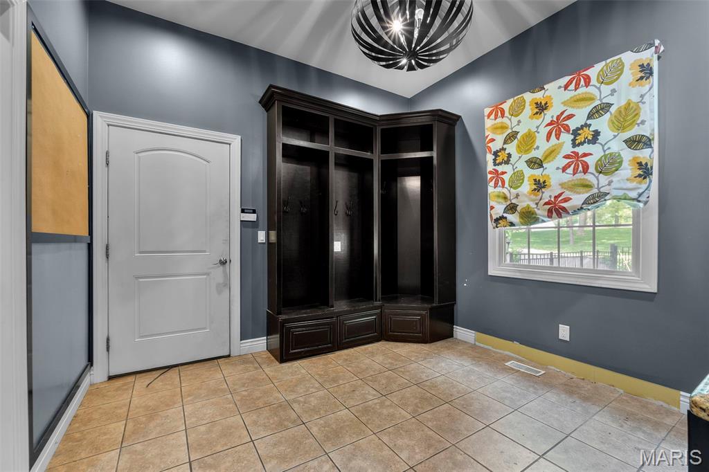 Windwood Lake Estate - Residential
