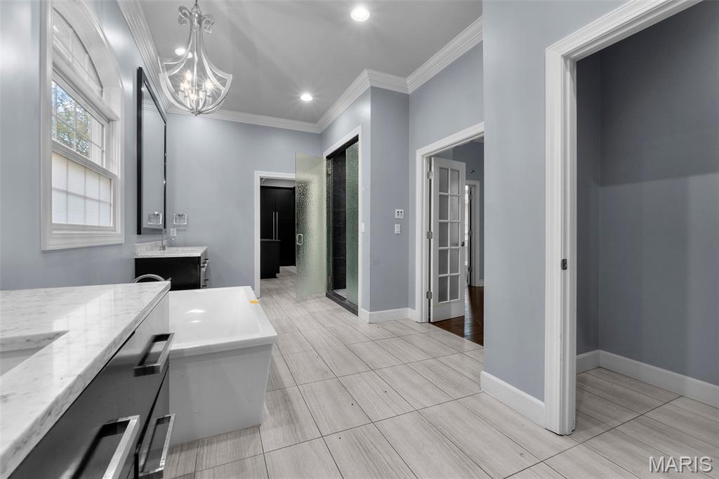 Windwood Lake Estate - Residential