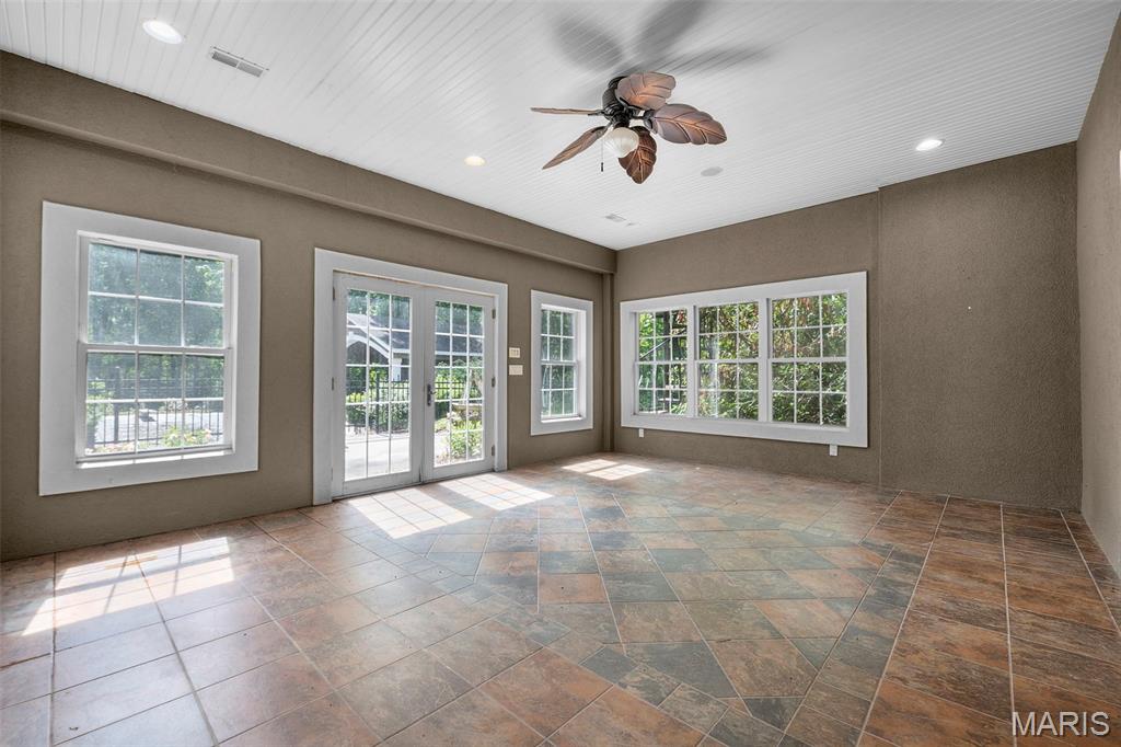 Windwood Lake Estate - Residential
