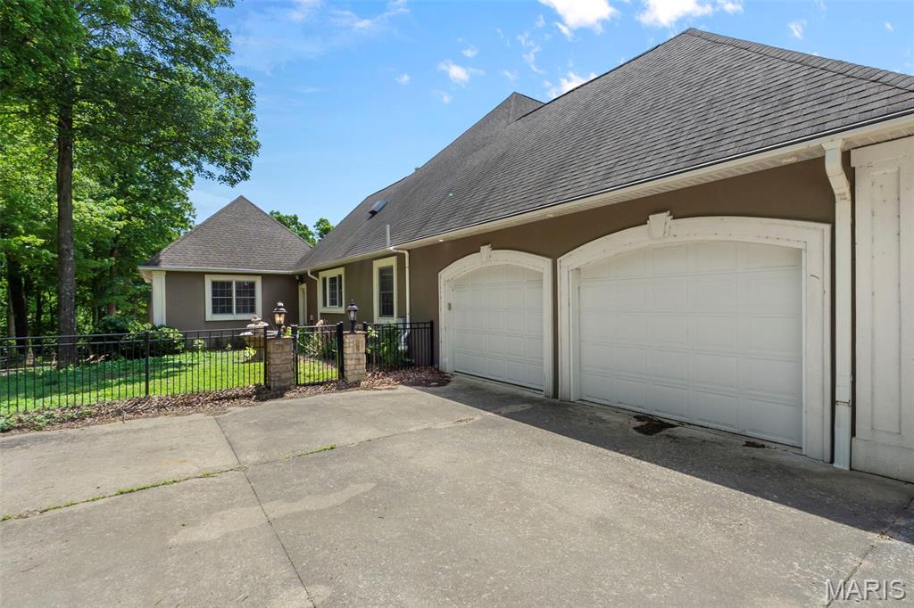 Windwood Lake Estate - Residential