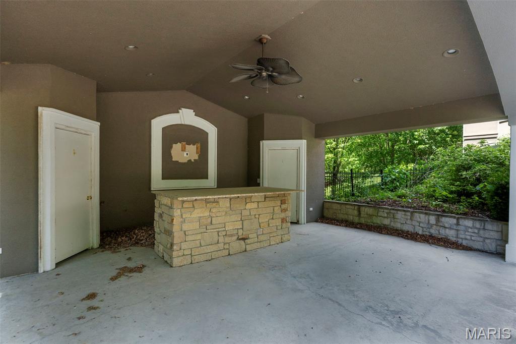 Windwood Lake Estate - Residential