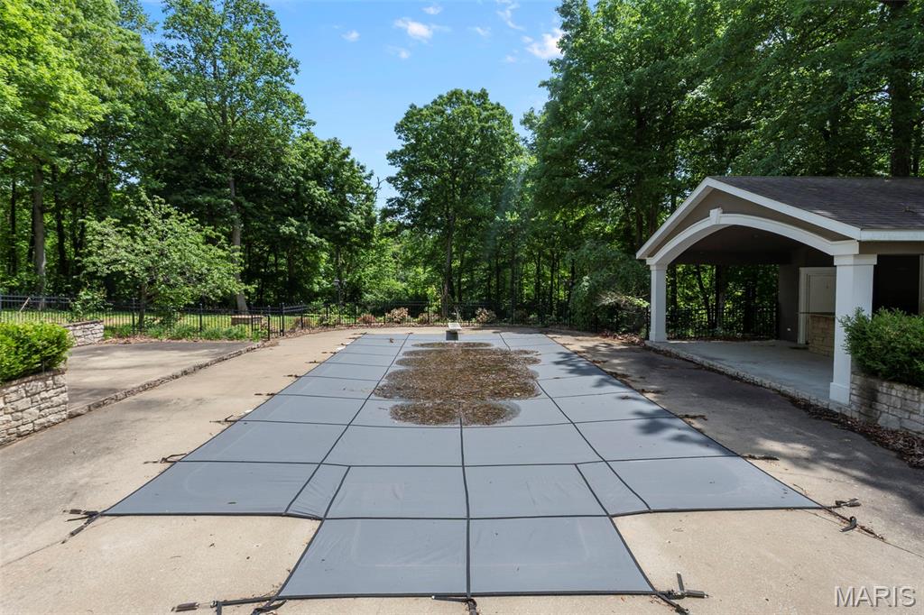 Windwood Lake Estate - Residential