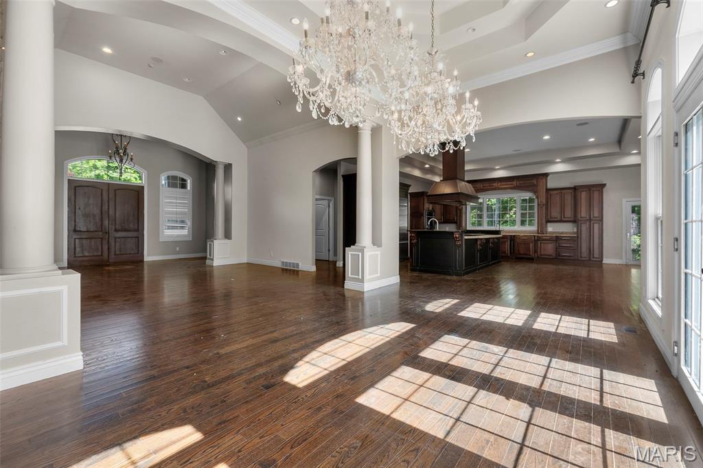 Windwood Lake Estate - Residential