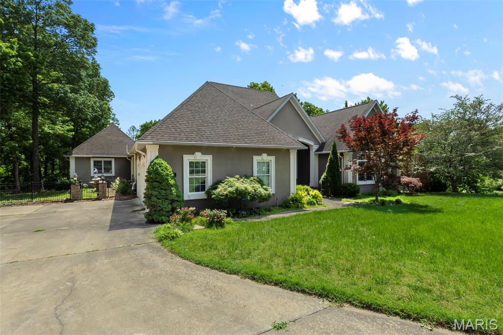 Windwood Lake Estate - Residential