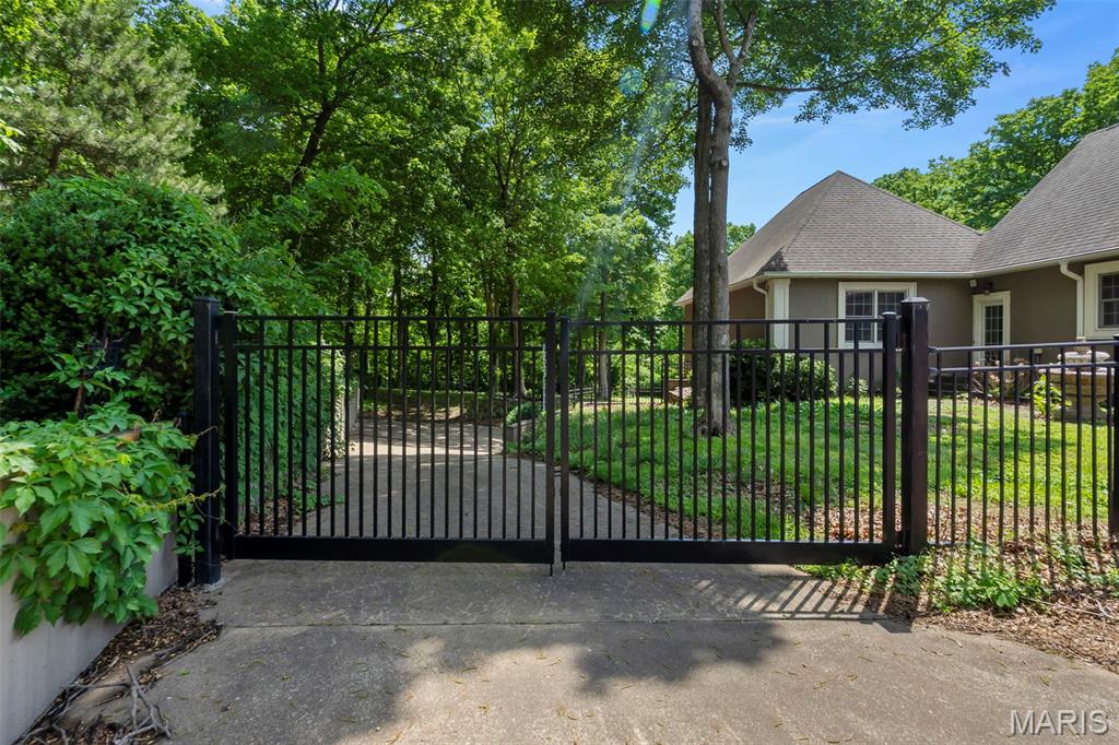 Windwood Lake Estate - Residential