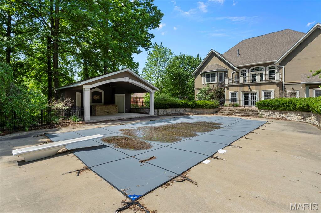 Windwood Lake Estate - Residential