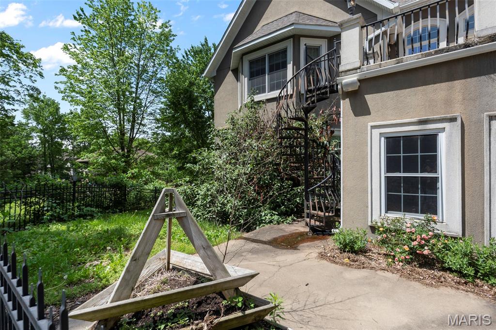 Windwood Lake Estate - Residential