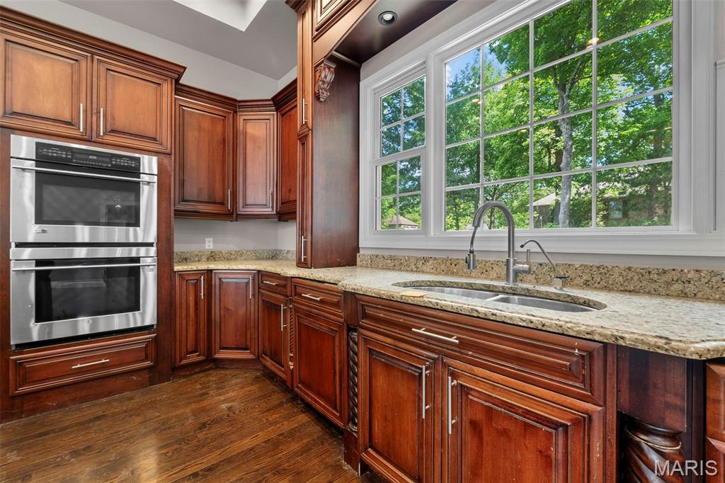 Windwood Lake Estate - Residential