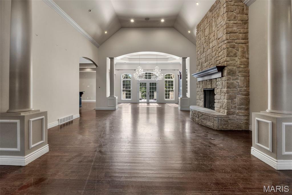 Windwood Lake Estate - Residential