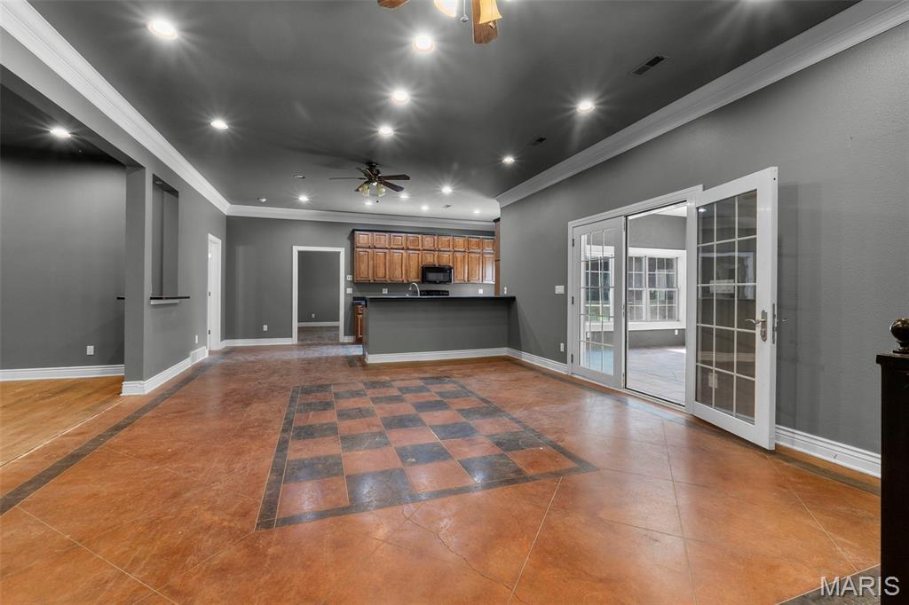Windwood Lake Estate - Residential