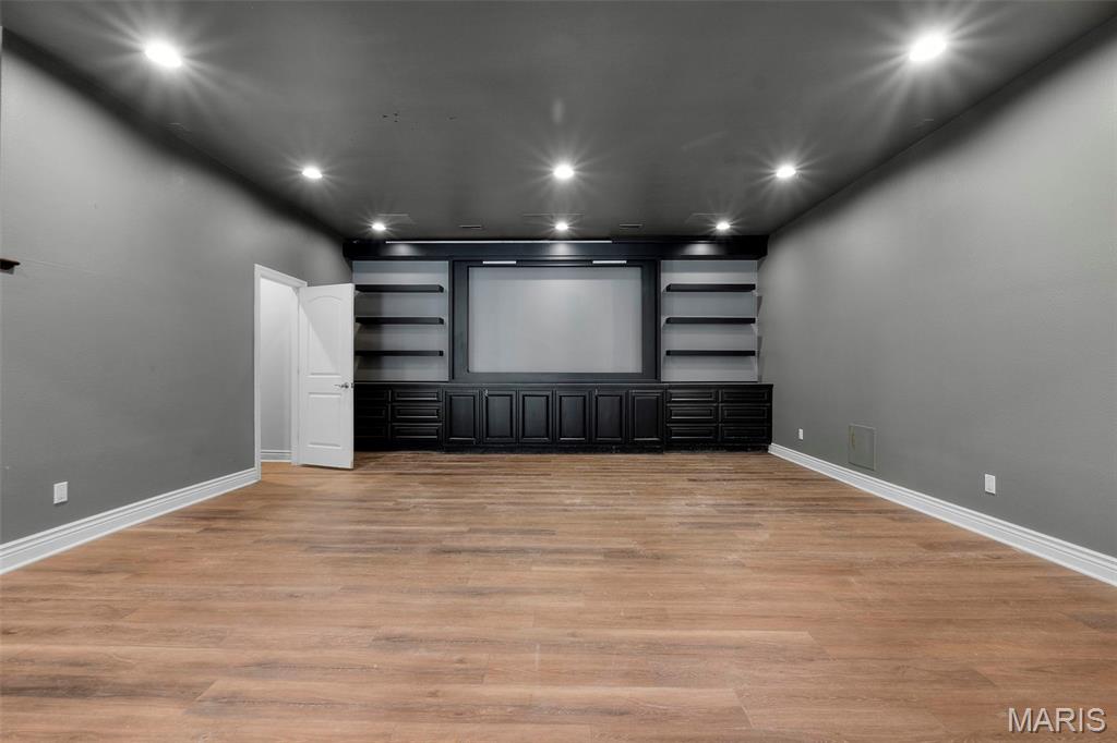 Windwood Lake Estate - Residential