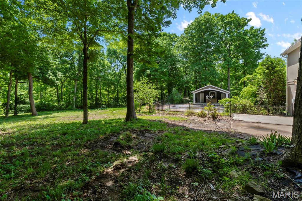 Windwood Lake Estate - Residential