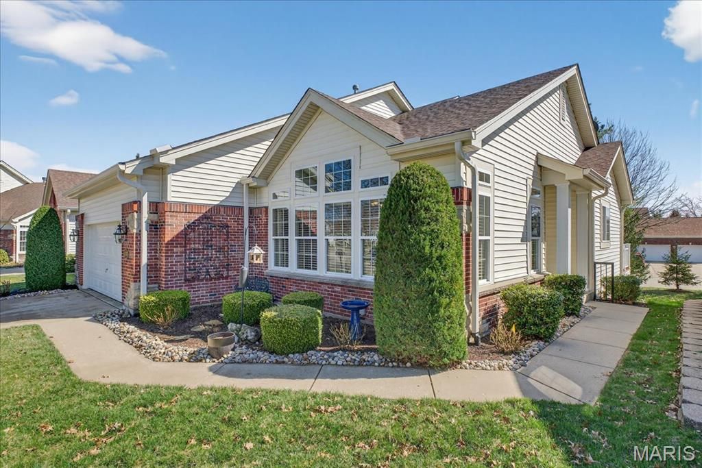 Photo of 14738 Thornbird Manor Parkway, Chesterfield, MO 63017 (MLS # 26010041)