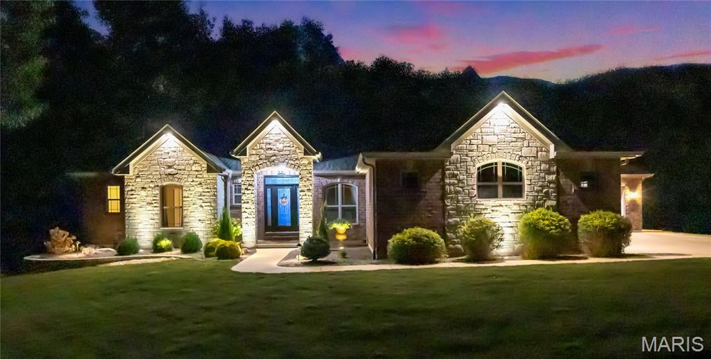 2811 Highland Woods Road