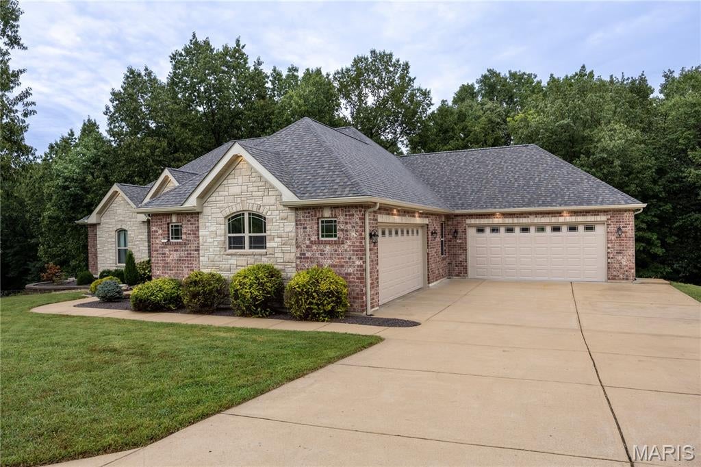 2811 Highland Woods Road
