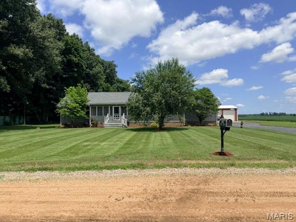 Photo of 431 County Road 618, Poplar Bluff, MO 63901 (MLS # 26038455)