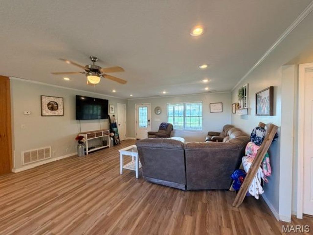 Photo of 431 County Road 618, Poplar Bluff, MO 63901 (MLS # 26038455)