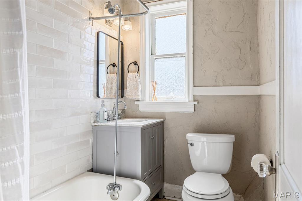 Laclede Race Course Sub - Residential Income