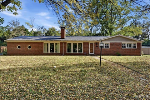 Photo of 200 Tanglewood Drive, Ladue, MO 63124 (MLS # 26069276)