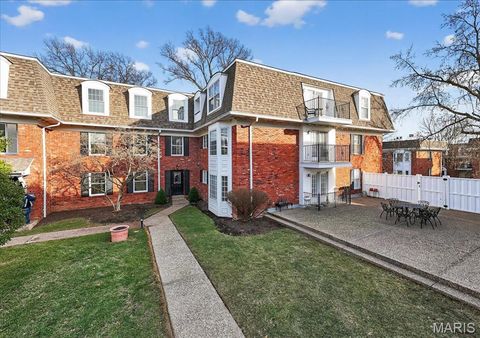 Tiny photo for 524 N Kirkwood Road #2A, Kirkwood, MO 63122 (MLS # 26006732)