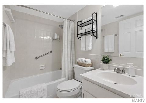 Tiny photo for 524 N Kirkwood Road #2A, Kirkwood, MO 63122 (MLS # 26006732)