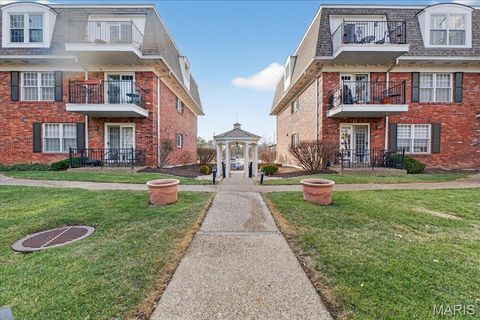 Tiny photo for 524 N Kirkwood Road #2A, Kirkwood, MO 63122 (MLS # 26006732)