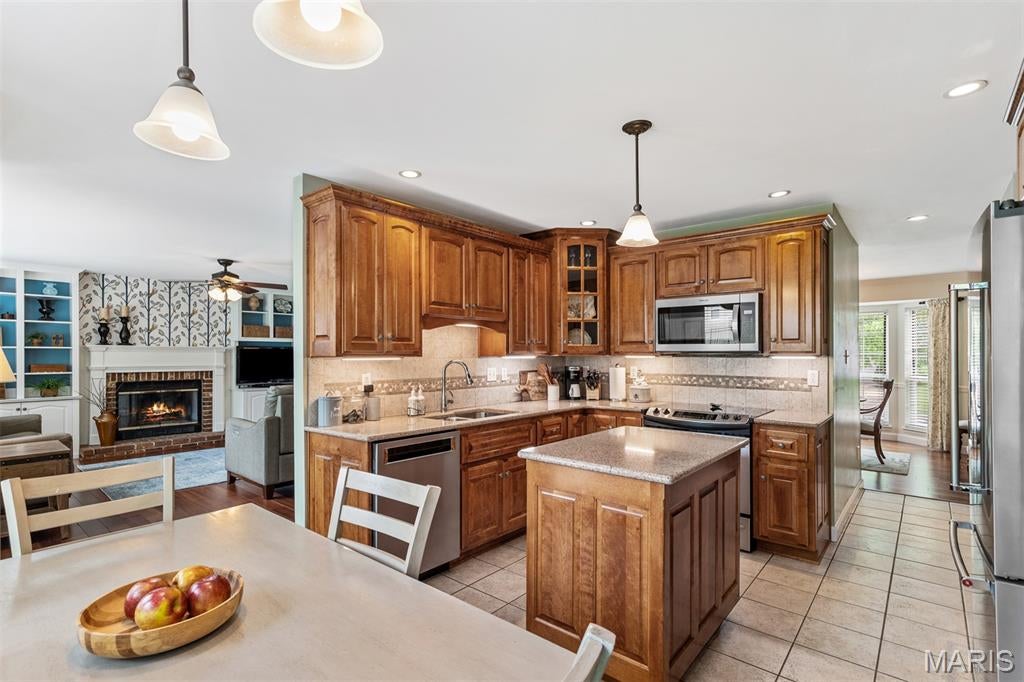 902 Oakmoor Drive