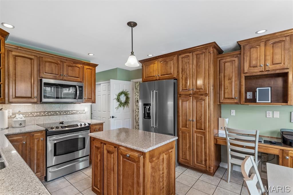 902 Oakmoor Drive