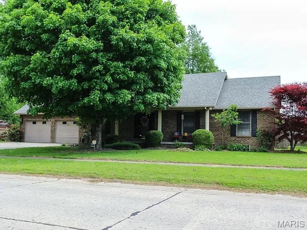 Photo of 904 Pine Street, Sikeston, MO 63801 (MLS # 26025615)