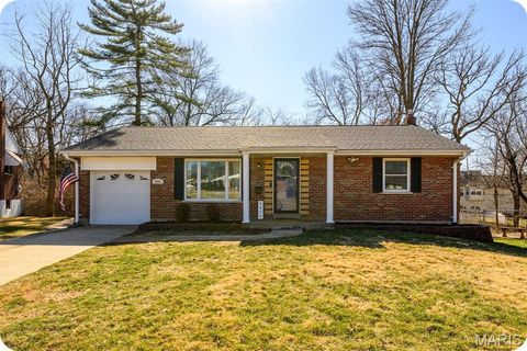 Photo of 9404 Jachurst Lane, St Louis, MO 63123 (MLS # 26011668)