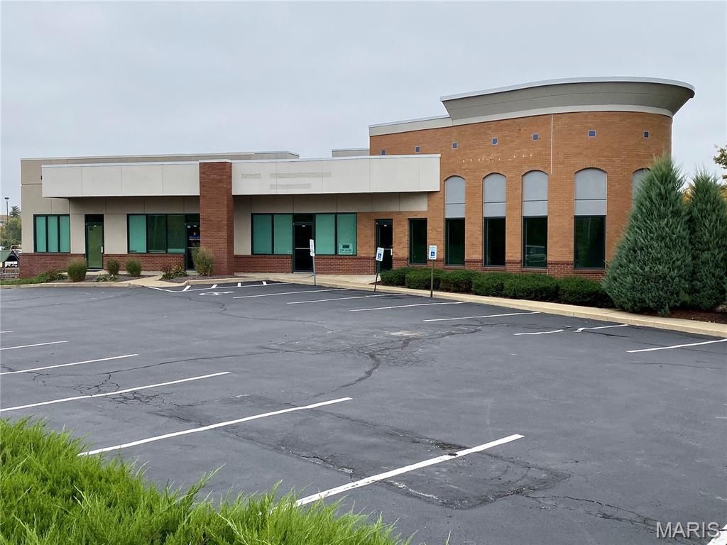 Photo of 2085 Bluestone Drive, St Charles, MO 63303 (MLS # 26025173)
