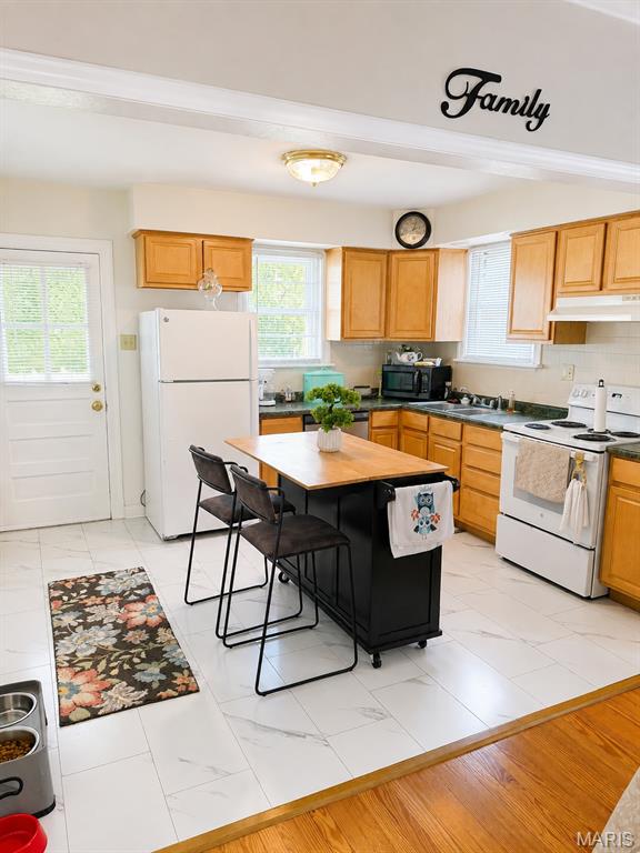 227 W Loretta Avenue - Photo 2