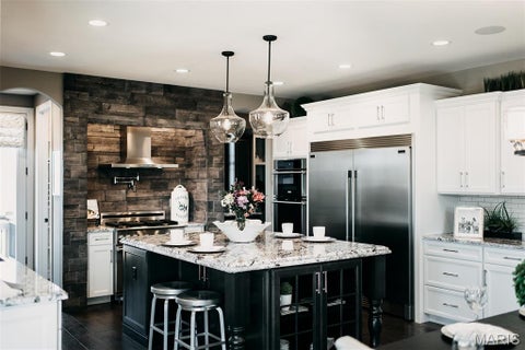 Tiny photo for 350 S Mason Road, Creve Coeur, MO 63141 (MLS # 26069155)