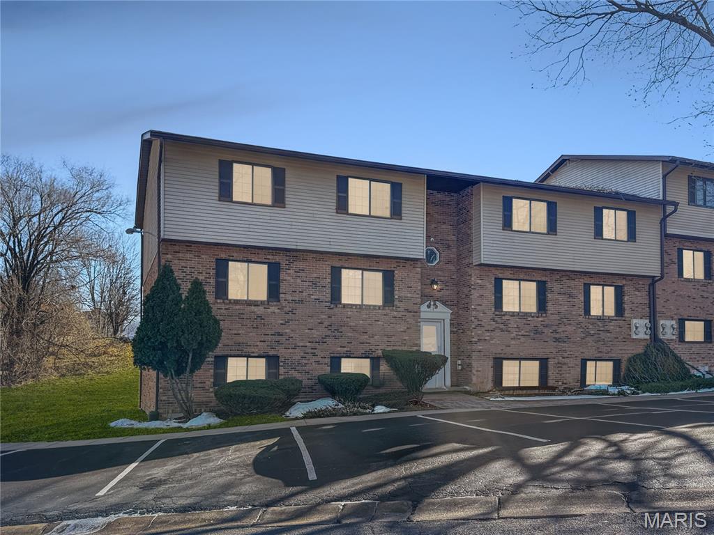 17 Village West Court 101