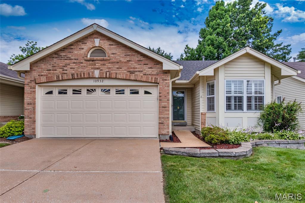 Concord Village, Missouri 63123, United States, 2 Bedrooms Bedrooms, ,2 BathroomsBathrooms,Residential,Pending,156384