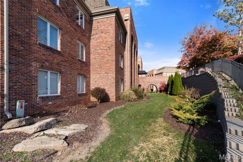 Tiny photo for 14300 Conway Meadows Court #101, Chesterfield, MO 63017 (MLS # 25075212)