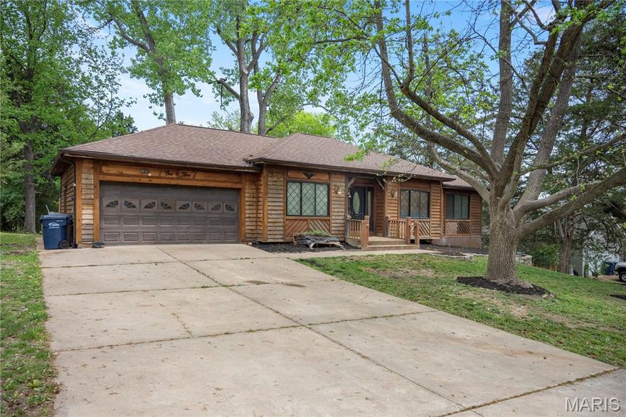 This is the perfect house to make your home! Close to all the amenities, Rockwood School District, yet a nice quiet neighborhood with NO HOA! Make this your forever home! schedule your visit today