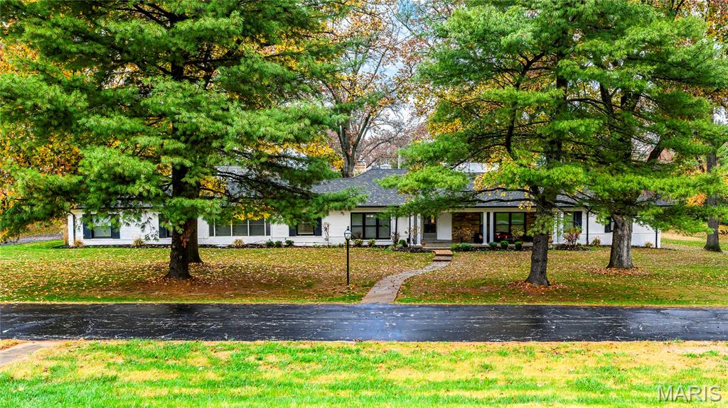 18 Country Aire Drive